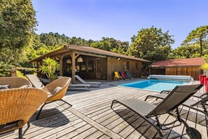 A heated pool - Wooden Villa,heated pool,2 steps from the lake (Lacanau)