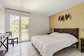 4 bedrooms, iron/ironing board, free WiFi