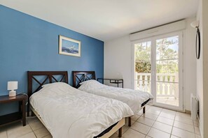 4 bedrooms, iron/ironing board, free WiFi