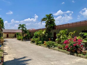Front of property - Baan Kenpoo Resort (Phetchaburi)