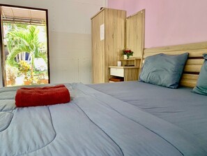 Free WiFi, bed sheets - Baan Kenpoo Resort (Phetchaburi)