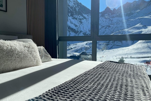 3 quartos, ferros/tábuas de passar roupa, berço de viagem