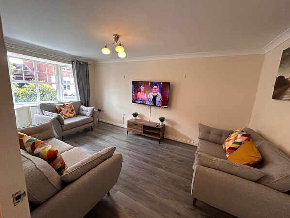 Smart TV - Vyna Place-Close to City Hospital (Nottingham)