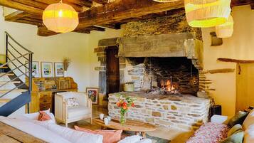 Smart-tv och eldstad