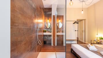 2 habitaciones, tabla de planchar con plancha y cuna de viaje