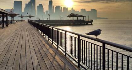 2BR Apartment in Historic Brownstone, 7 Min Train to NYC, Downtown Jersey City
