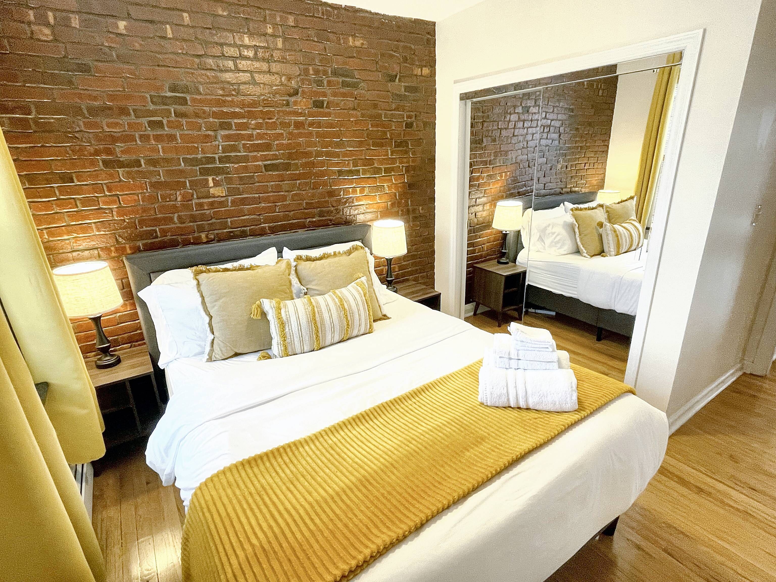 2 habitaciones, escritorio, tabla de planchar con plancha y wifi gratis 