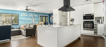 5BR on 5 Acres, Hot Tub, Pickleball, Basketball, Arcade, Pool Table