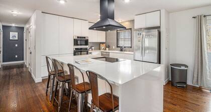 5BR on 5 Acres, Hot Tub, Pickleball, Basketball, Arcade, Pool Table