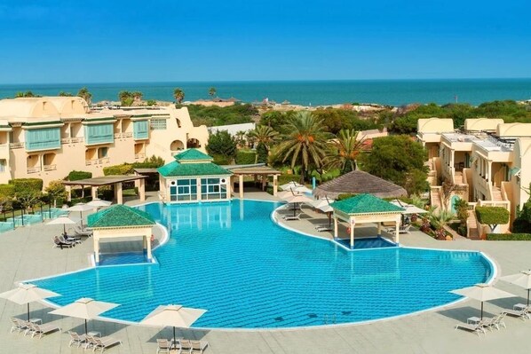 Indoor pool, outdoor pool