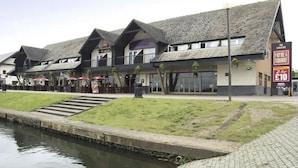 Front of property - Lakeside Willen Lake Milton Keynes (Milton Keynes)