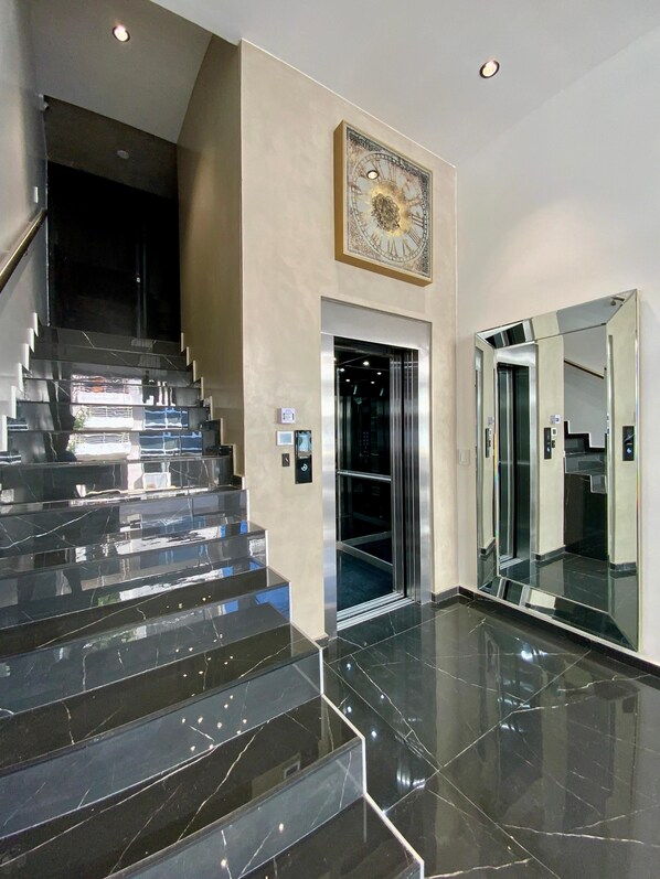 المنشأة من الداخل