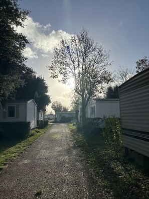 Property grounds - Location Oléron Bord de mer à 150 Mètres de la Plage -4 Personnes -TV - Piscines (Saint-Pierre-d'Oléron)