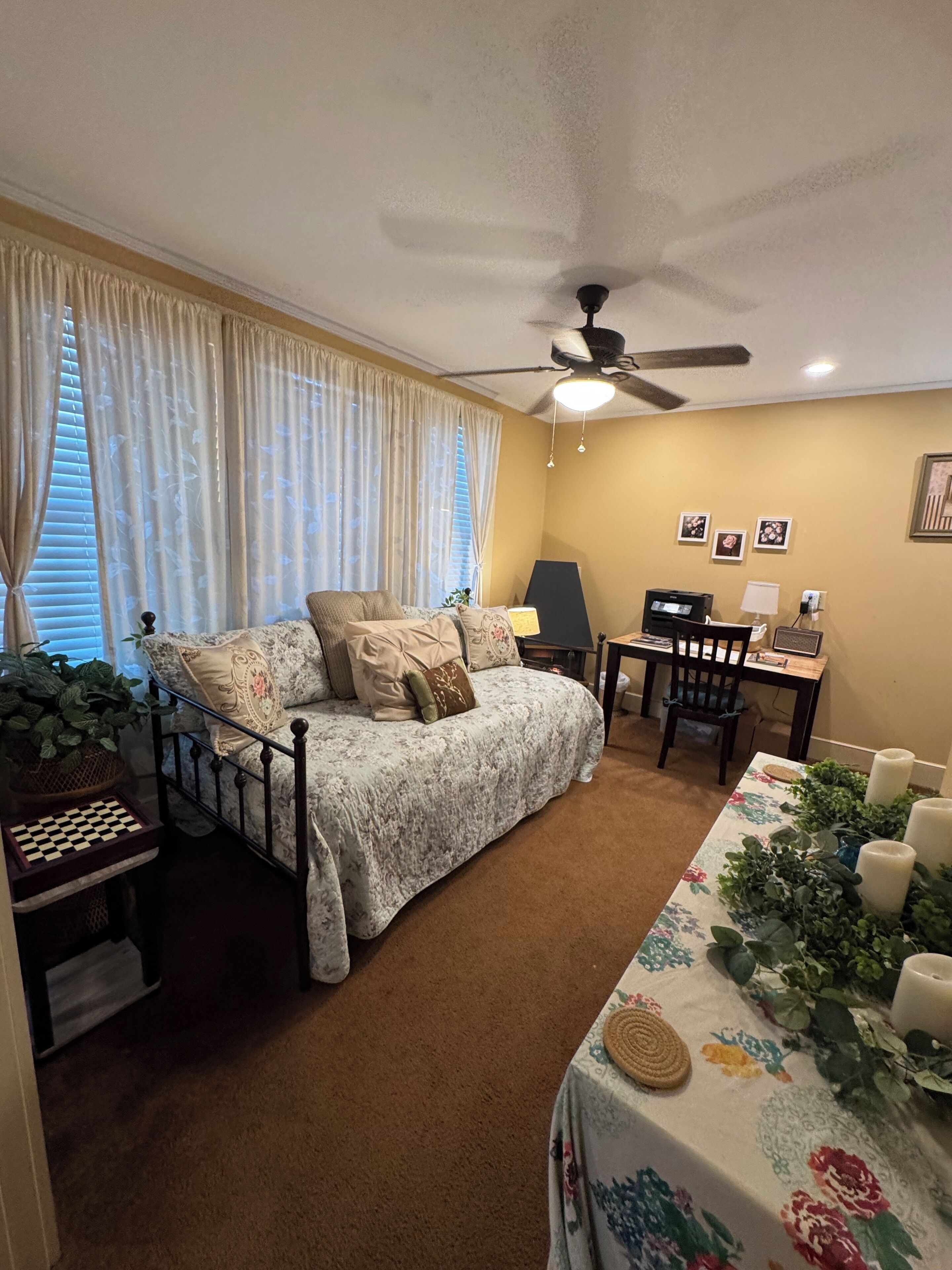 Fernseher, Kamin, Videospiele, Bücher