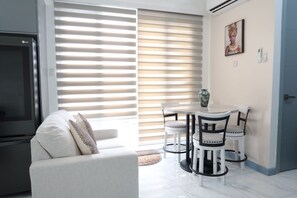 Dining - Château Apartment, Gated,24 Security. Event Allow (Kingston)