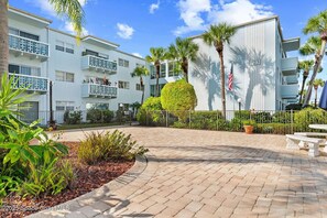 Exterior - Walk to the beach+pool+bright+ dedicated workspace (Cape Canaveral)