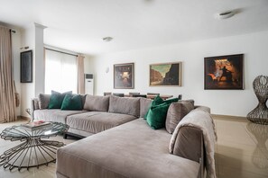 Living area - Urban Pumpkin 3-bedroom Apartment, Ikoyi (Lagos)