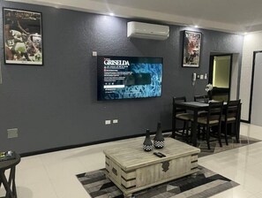 Interior - Quiet , pool, gated,security (kingston 19)