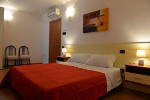 6 bedrooms, travel cot, free WiFi - Villa in Casalini with Pool & Olive Garden (Ostuni)