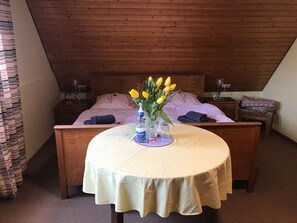 1 bedroom, iron/ironing board, WiFi, bed sheets - Retro Ferienwohnung mit Schlossblick im Nordschwarzwald - Biker Willkommen! (Altensteig)