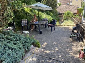 Outdoor dining - Retro Ferienwohnung mit Schlossblick im Nordschwarzwald - Biker Willkommen! (Altensteig)