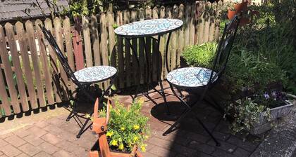 Retro Ferienwohnung mit Schlossblick im Nordschwarzwald - Biker Willkommen!