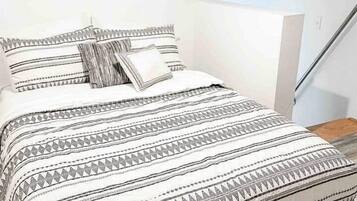 2 bedrooms, in-room safe, desk, iron/ironing board