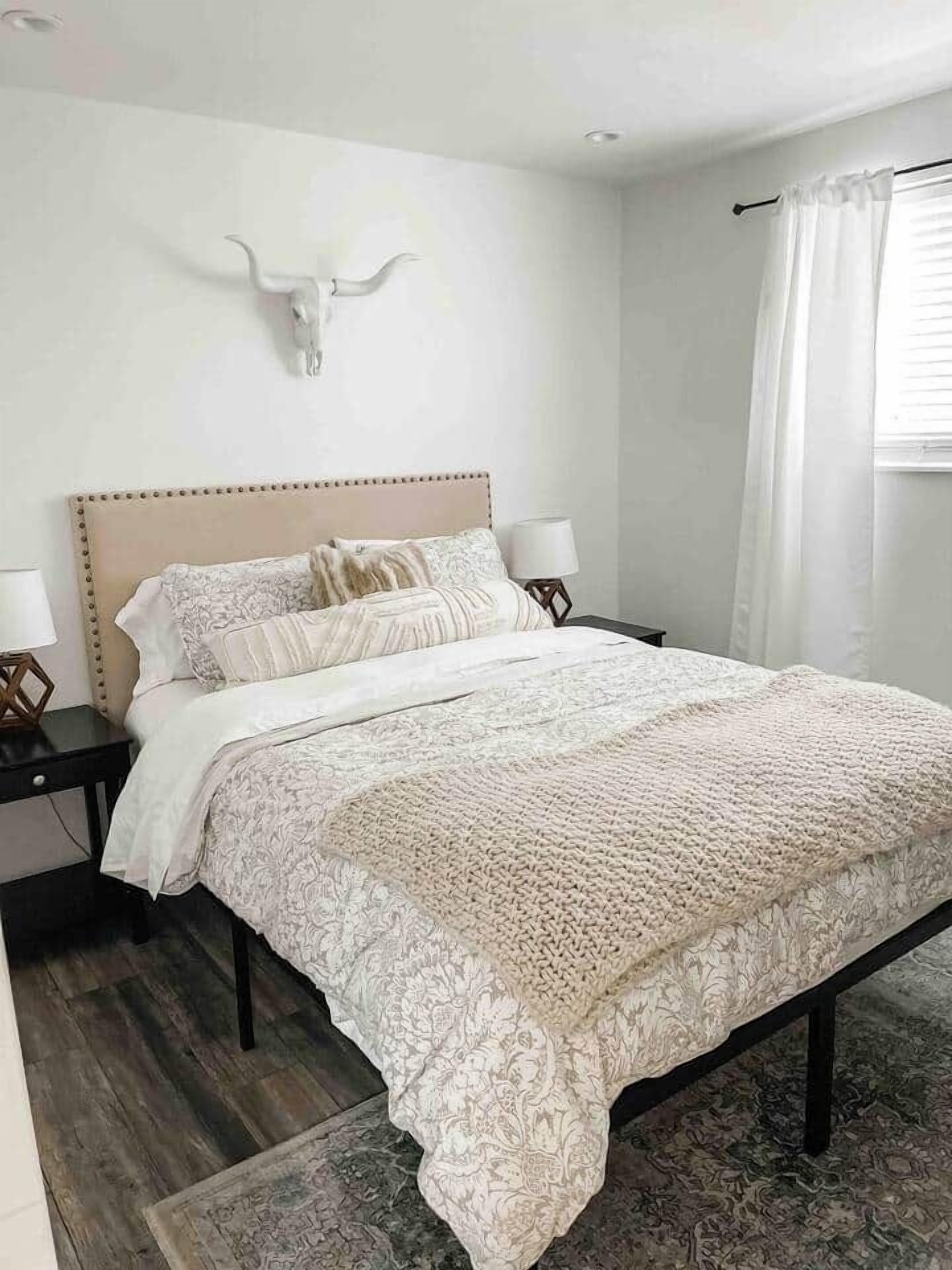 2 bedrooms, in-room safe, desk, iron/ironing board