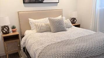2 bedrooms, in-room safe, desk, iron/ironing board