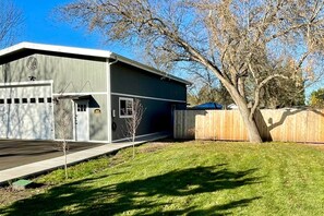 Exterior - Wine Country • Hot Tub • Near Jacksonville (Central Point)