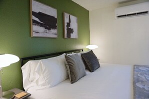 Iron/ironing board, WiFi, bed sheets, wheelchair access