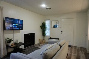 Télévision, cheminée