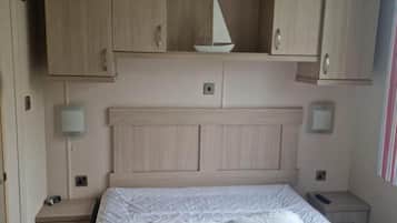 2 bedrooms, bed sheets