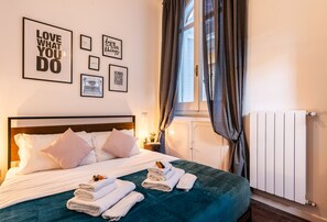 2 bedrooms, iron/ironing board, travel cot, free WiFi