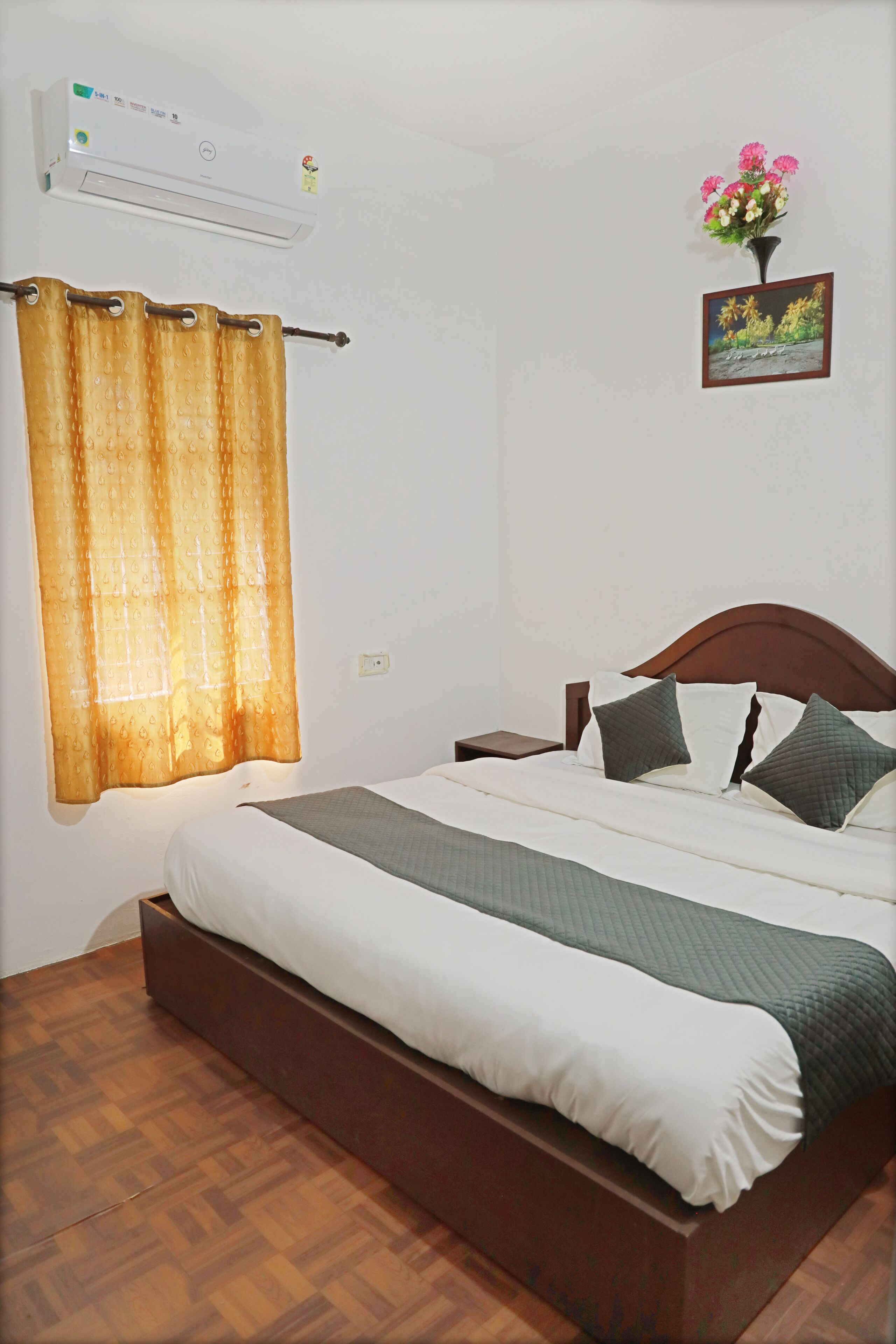 3 bedrooms, WiFi, bed sheets