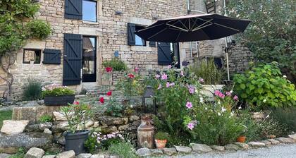 Studio Indépendant de 40 m2 "les Pâtureaux" à Quenouille Peyrat LE Chateau