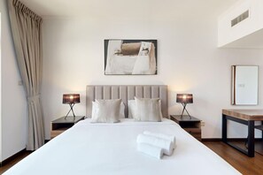 2 quartos, ferros/tábuas de passar roupa, Wi-Fi, roupa de cama