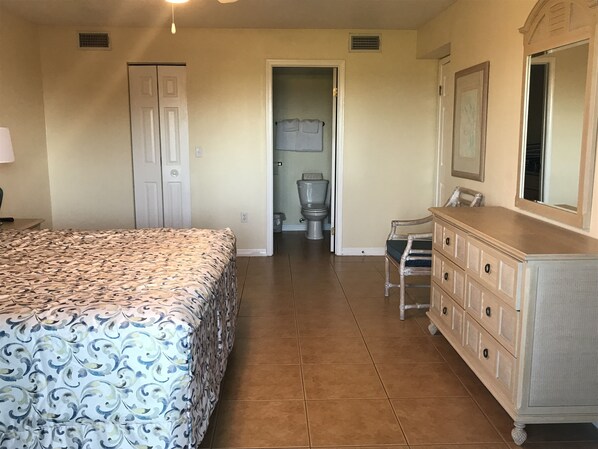 2 slaapkamers, een strijkplank/strijkijzer, wifi, beddengoed