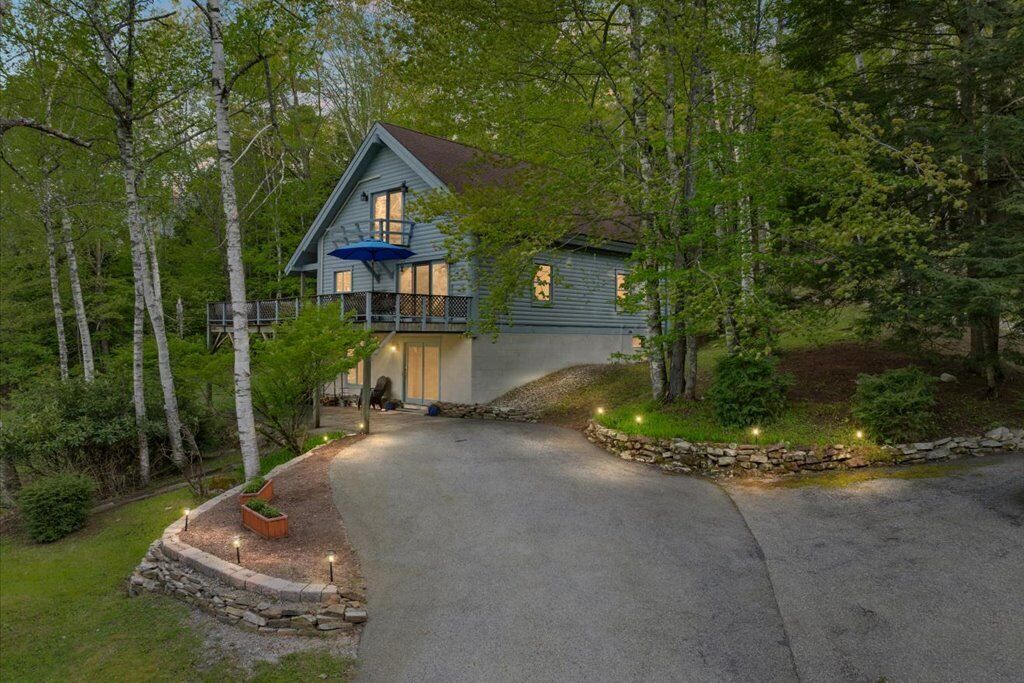 Lake George Mountain Chalet on 2.45 acres with Fall Foliage, grill & fire pit. 