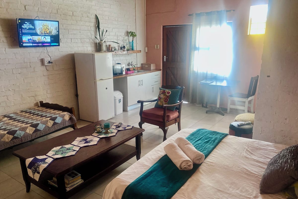 Double Room, Private Bathroom | Desk, WiFi (free)
