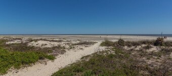 Shipwatch #207 - 2 bed/2 bath St. Simons Island