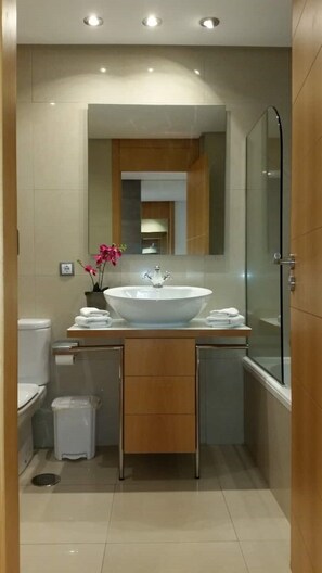 Hair dryer, towels, soap, toilet paper - Elegant Duplex- Oceanview, Heated Pool (Adeje)
