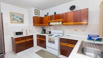 Micro-ondes, four, plaque de cuisson