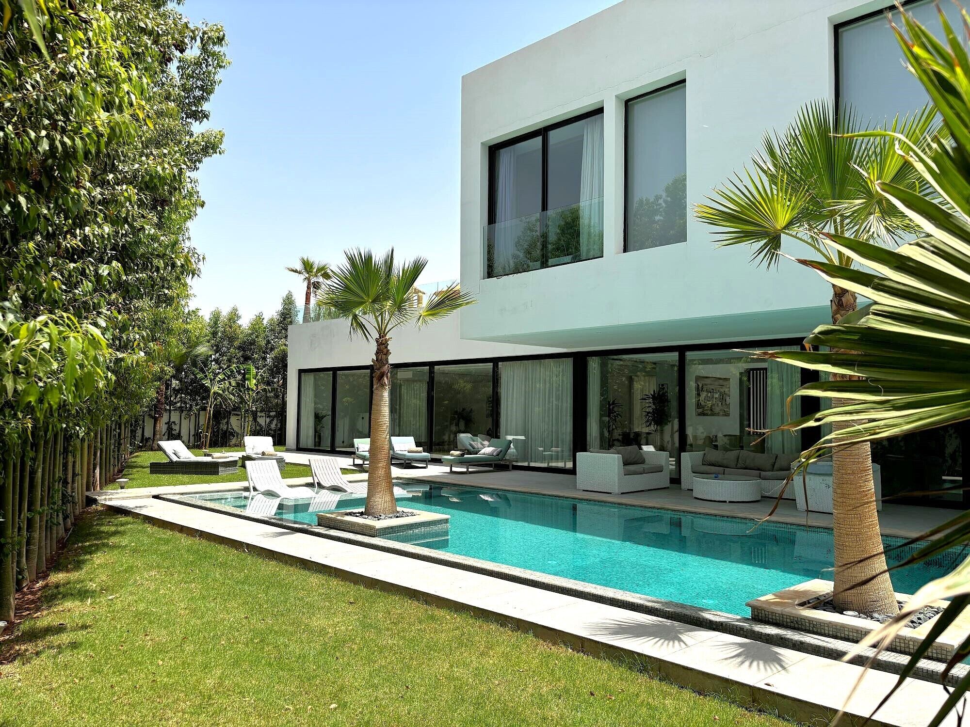 حمّام سباحة مُد فَّأ