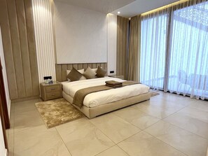 5 dormitoris, caixa forta a l'habitació, wifi gratuïta i roba de llit 