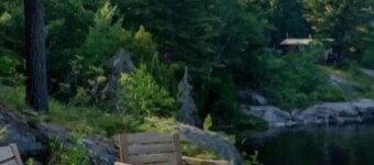 Modern 2 bedroom Cottage on the French River.

