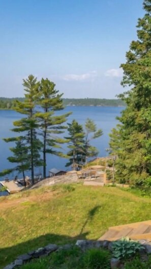 Serviettes fournies, savon, papier toilette