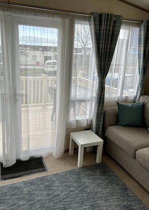 Cabin | Living area | Fireplace