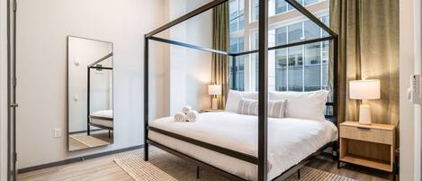 2 soverom, skrivebord, strykejern/-brett og wi-fi