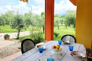 屋外ダイニングエリア